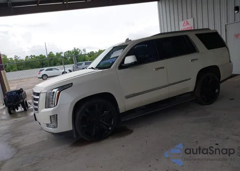 2015 Cadillac Escalade Premium z USA, uszkodzony, nr VIN 1GYS4NKJ1FR522411